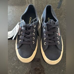❤️NWT SUPERGA NAVY WHITE SHOE~SIZE 6